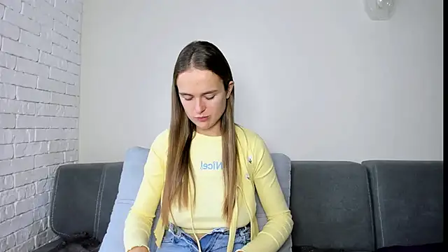 LilMary  online show from November 18, 9:43 am