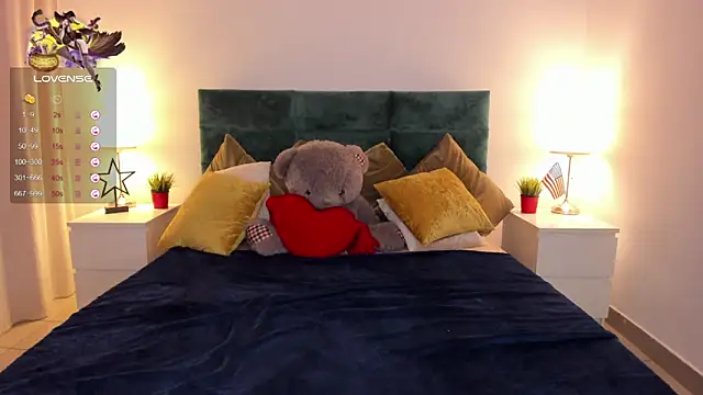 Snapshot of CamillaDreamer chatting on September 28, 2:40 am CamillaDreamer online show from September 28, 2:40 am