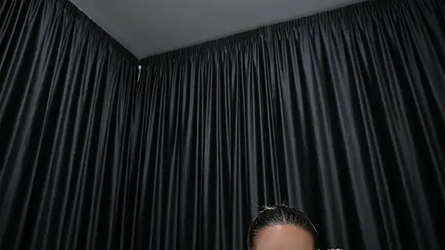 Snapshot of xJuliaax chatting on October 5, 7:41 pm xJuliaax online show from October 5, 7:41 pm