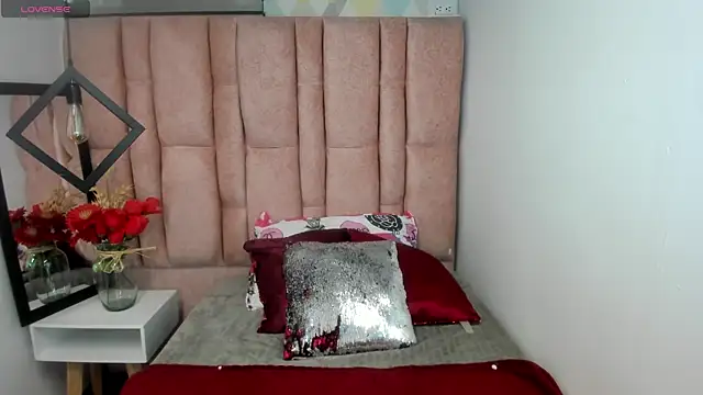 Issa Milf   online show from June 4, 1:37 pm