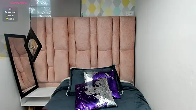 Issa Milf   online show from March 9, 1:03 pm