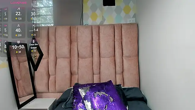 Issa Milf   online show from March 21, 1:27 pm