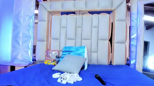 violet milleer online show from April 19, 7:49 pm