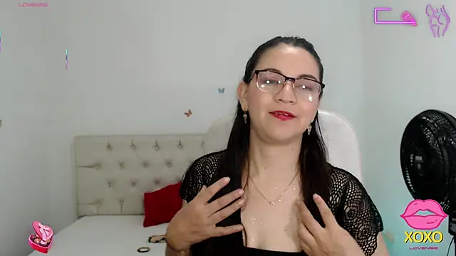 Snapshot of astrolover_ chatting on October 11, 3:33 am astrolover online show from October 11, 3:33 am