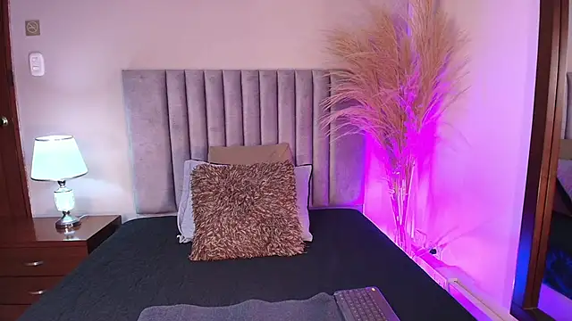 AriadnaHolt online show from November 27, 6:33 pm