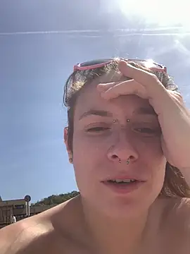 GoldenPussy1329 online show from April 21, 12:23 pm