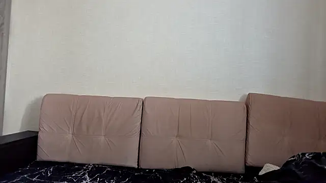 Beeping Creature online show from April 5, 8:46 am