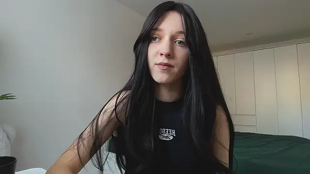 Snapshot of monnymoon chatting on October 4, 8:42 am monnymoon online show from October 4, 8:42 am