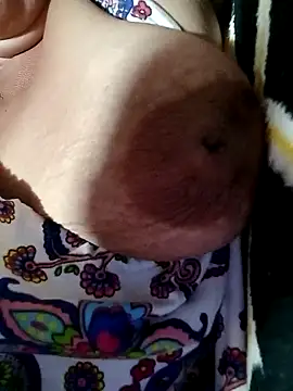 Hotmommax online show from December 5, 7:15 pm