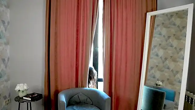 Snapshot of LewisThrone chatting on October 1, 4:06 am LewisThrone online show from October 1, 4:06 am