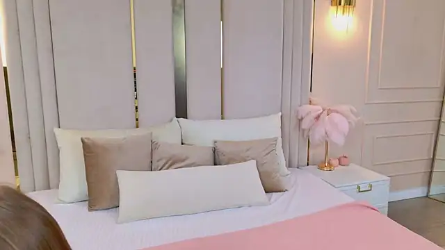 Lili Lohan online show from February 4, 5:16 pm