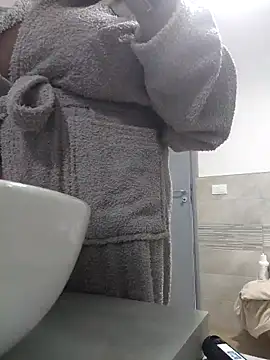 sexyguenda online show from April 16, 3:44 pm