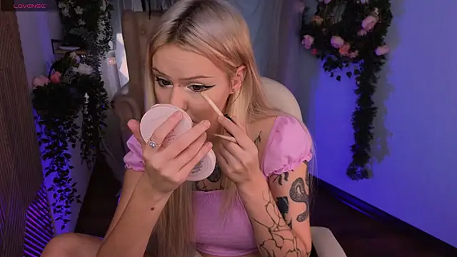 kitten murray  online show from November 24, 6:04 am