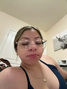 bunnygorl12 online show from June 12, 7:11 pm