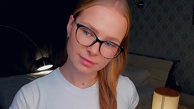 LibbyVenzeio online show from October 18, 7:22 am