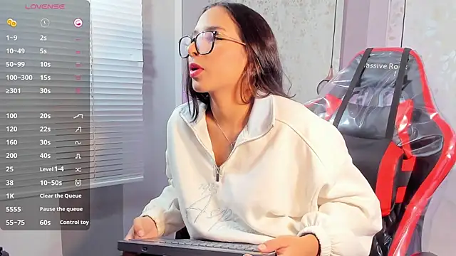 Luciaoregon online show from October 24, 1:07 pm