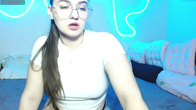 Snapshot of cutieblush chatting on October 3, 11:32 pm cutieblush online show from October 3, 11:32 pm