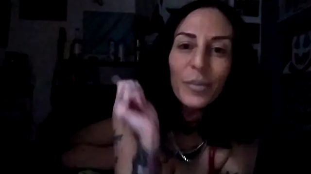 Snapshot of inkdhollow1 chatting on October 12, 4:04 am inkdhollow1 online show from October 12, 4:04 am