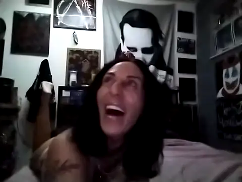 Snapshot of inkdhollow1 chatting on October 19, 4:47 am inkdhollow1 online show from October 19, 4:47 am