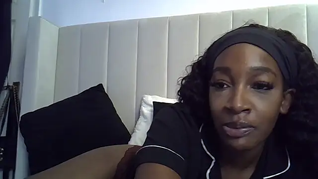 Snapshot of BaddieS_x chatting on October 3, 10:26 pm BaddieS x online show from October 3, 10:26 pm
