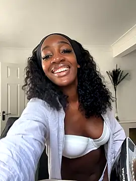 Snapshot of BaddieS_x chatting on October 6, 8:20 am BaddieS x online show from October 6, 8:20 am