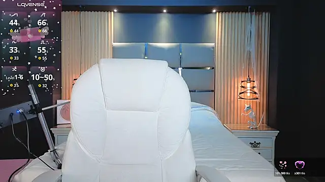 Emily Roberts9 online show from November 19, 11:43 am