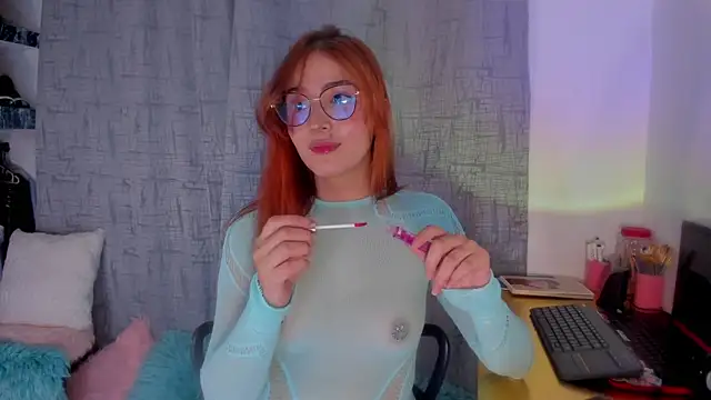 Snapshot of AmaruBloom chatting on October 17, 6:27 am AmaruBloom online show from October 17, 6:27 am