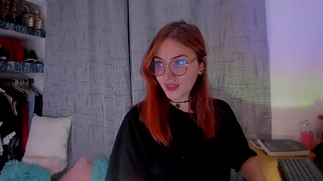 Snapshot of AmaruBloom chatting on October 18, 6:38 am AmaruBloom online show from October 18, 6:38 am