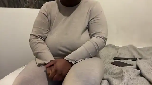 nanaisbackk online show from October 29, 8:55 pm