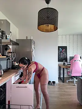 LaPetiteKim online show from March 10, 1:04 pm