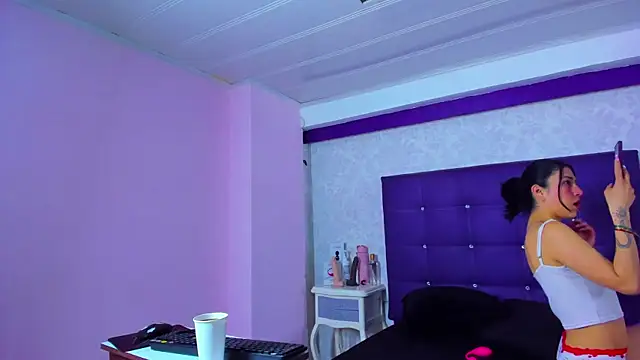 LeaMoreau22 online show from December 2, 12:29 pm