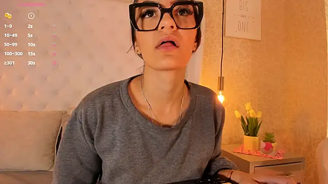 Snapshot of abriana_quintana chatting on October 20, 12:30 pm abriana quintana online show from October 20, 12:30 pm