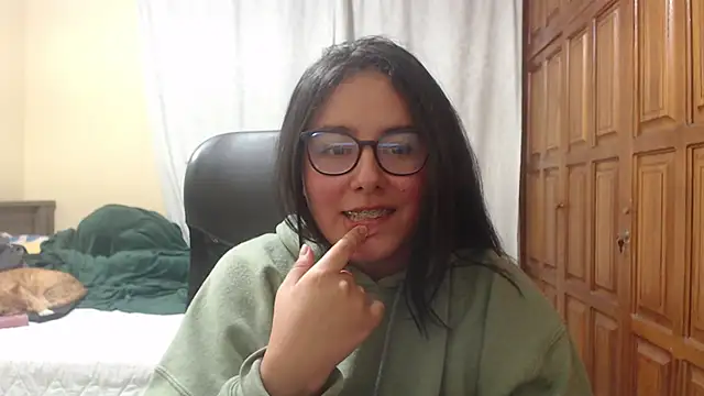 Venus cat  online show from April 17, 11:18 pm