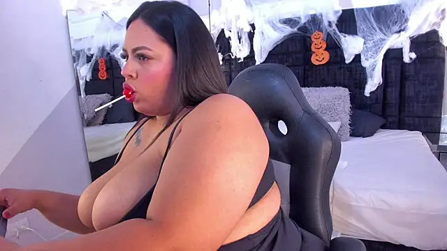 MayaCurvy online show from November 5, 6:07 am