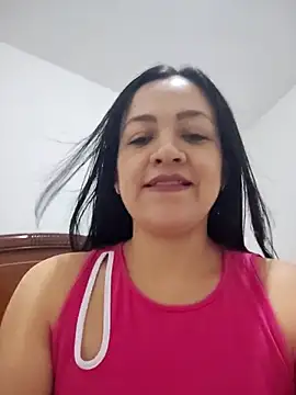 Snapshot of LindaSalo33 chatting on October 19, 5:53 am LindaSalo33 online show from October 19, 5:53 am