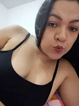 Snapshot of LindaSalo33 chatting on October 10, 4:28 am LindaSalo33 online show from October 10, 4:28 am