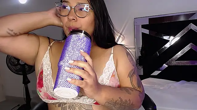 Snapshot of CataleyaMoonroe chatting on October 9, 4:11 pm CataleyaMoonroe online show from October 9, 4:11 pm