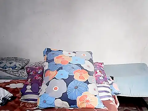 HornyPussie69 online show from December 3, 1:08 am