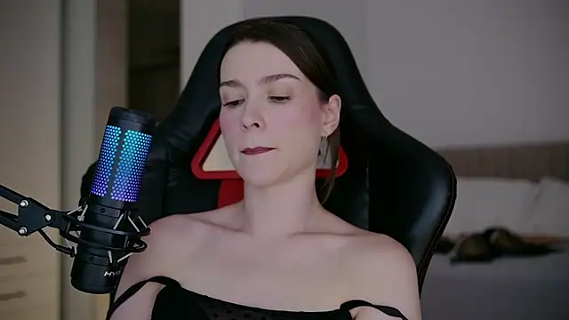 WowHelloAlice online show from March 1, 11:26 pm