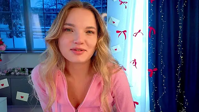 JulieLupo online show from February 22, 6:47 am