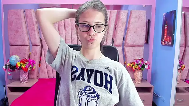 Snapshot of sarah_sweett_ chatting on October 7, 1:59 pm sarah sweett online show from October 7, 1:59 pm
