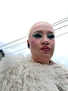 RollDolls online show from October 13, 1:36 pm