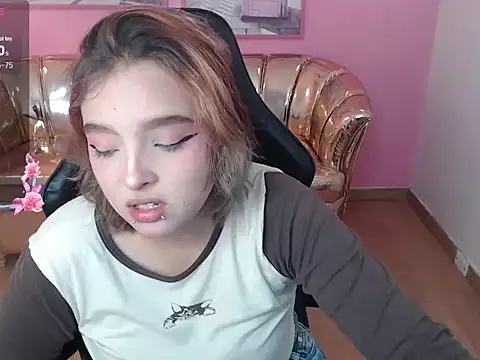 mia foster t online show from November 7, 1:17 pm