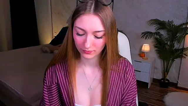 AngelAnabelle online show from December 17, 1:59 pm