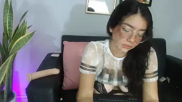 Snapshot of Jules_Angel chatting on October 18, 1:58 pm Jules Angel online show from October 18, 1:58 pm