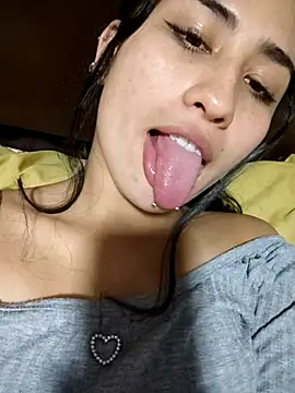 YoungHearXX online show from October 15, 3:09 am