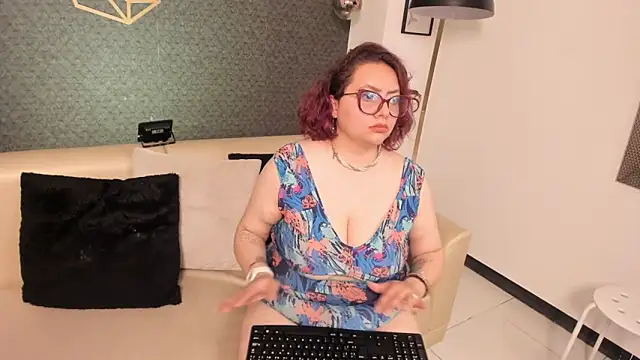 Snapshot of sam_von_tess chatting on October 3, 3:44 am sam von tess online show from October 3, 3:44 am