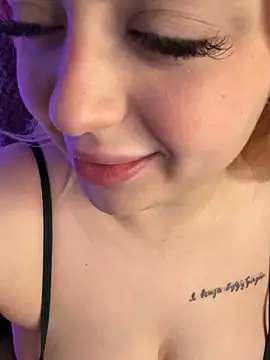 KellyMoors online show from April 15, 1:39 am