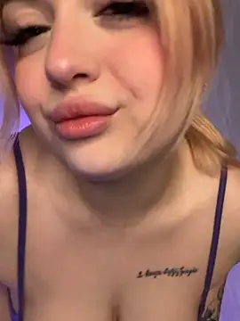 KellyMoors online show from April 1, 1:50 am