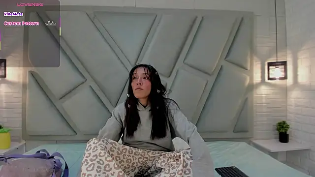 Julieta Slav3 online show from March 5, 9:43 pm